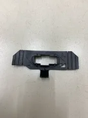 Кронштейн форсунки омывателя фары левый Lexus