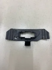 Кронштейн форсунки омывателя фары правый Lexus