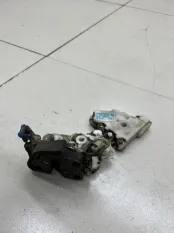 Замок двери передний правый Nissan Primera 1 P10