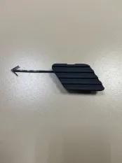 Заглушка бампера буксировочного крюка передняя