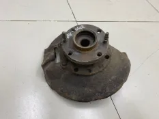 Кулак поворотный передний левый Лада Калина 1118