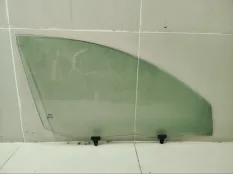 Стекло двери переднее правое Nissan Primera 3 P12