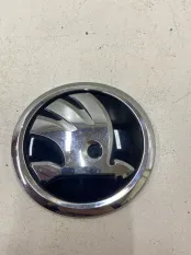 Эмблема на капот Skoda Karoq
