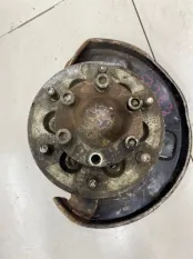 Кулак поворотный передний левый Mitsubishi Pajero