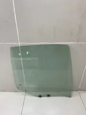 Стекло двери заднее правое Renault Symbol 1