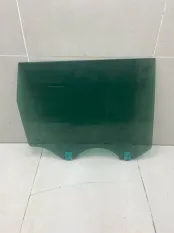 Стекло двери заднее правое Volkswagen Touareg 1 7L