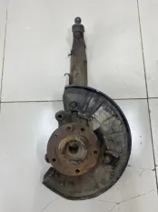 Кулак поворотный передний левый Volkswagen Touareg