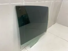 Стекло двери заднее левое Renault Sandero 2