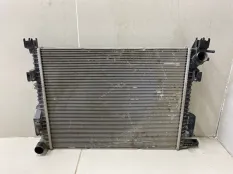 Радиатор охлаждения двигателя Renault Arkana