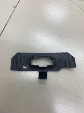 Кронштейн форсунки омывателя фары правый Lexus