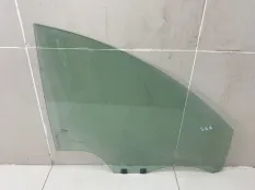 Стекло двери переднее правое Renault Sandero