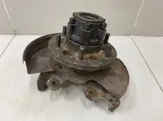 Кулак поворотный передний правый Ford Maverick 1