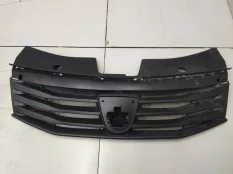 Решетка радиатора Dacia Sandero 1