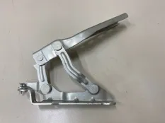 Петля капота правая Skoda Octavia A5