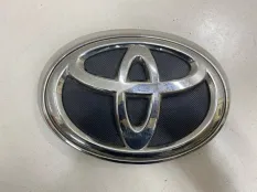 Эмблема на решетку радиатора Toyota Fortuner 2