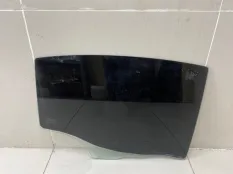 Стекло двери заднее правое Mazda 3 BK Z6VE 1.6