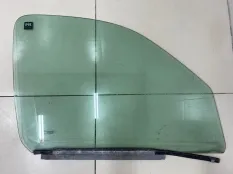 Стекло двери переднее правое Renault Kangoo 1
