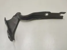 Петля капота левая Skoda Rapid 2