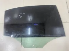 Стекло двери заднее правое Volkswagen Jetta 6