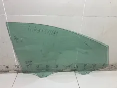 Стекло двери переднее правое Ford Focus 3