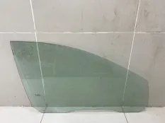 Стекло двери переднее правое Ford Focus 2