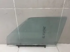 Стекло двери переднее левое Toyota Camry XV10 1985