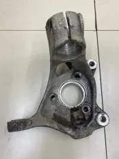 Кулак поворотный передний левый Volkswagen Passat
