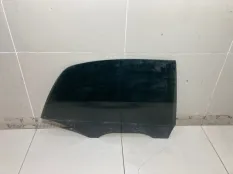 Стекло двери заднее правое Mitsubishi Diamante 2