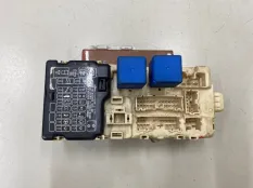 Блок предохранителей салонный Mitsubishi Diamante