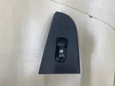 Кнопка стеклоподъемника задняя левая Hyundai