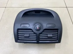 Дефлектор воздушный центральный Nissan Almera