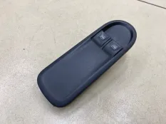 Блок управления стеклоподъемниками передний левый