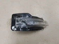 Повторитель поворота в зеркало правый Lexus NX200