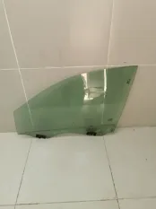 Стекло двери переднее левое Renault Megane 2 СЕДАН