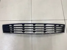 Решетка в бампер центральная передняя Renault Clio