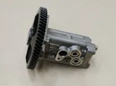 Насос масляный левый Toyota Land Cruiser 200