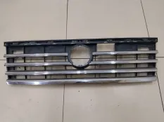 Решетка радиатора Volkswagen Touareg 3