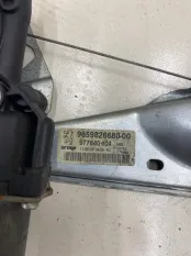 Стеклоподъемник элект. задний правый Peugeot 308
