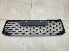 Решетка в бампер центральная Mitsubishi Pajero