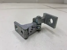 Петля двери правая Volkswagen Touareg 2