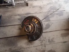 Кулак поворотный задний левый Mercedes-Benz