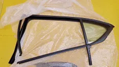 Стекло двери задней левой (форточка) Skoda Octavia