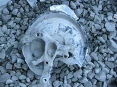 Кулак поворотный задний левый Volkswagen Jetta