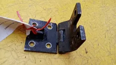 Петля двери задней правой нижняя Mercedes-Benz