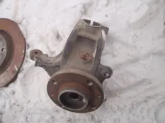 Кулак поворотный передний правый Peugeot 207 2010