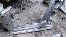 Порог со стойкой левый Volkswagen Polo 2010