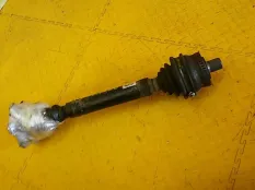 Полуось передняя (привод) Volkswagen Passat B5