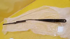 Поводок стеклоочистителя передний правый Skoda