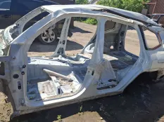 Левый порог Toyota Land Cruiser J300