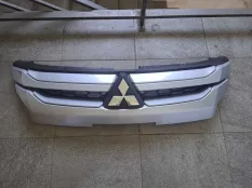 Решетка радиатора Mitsubishi L200 KL 4N15 2023